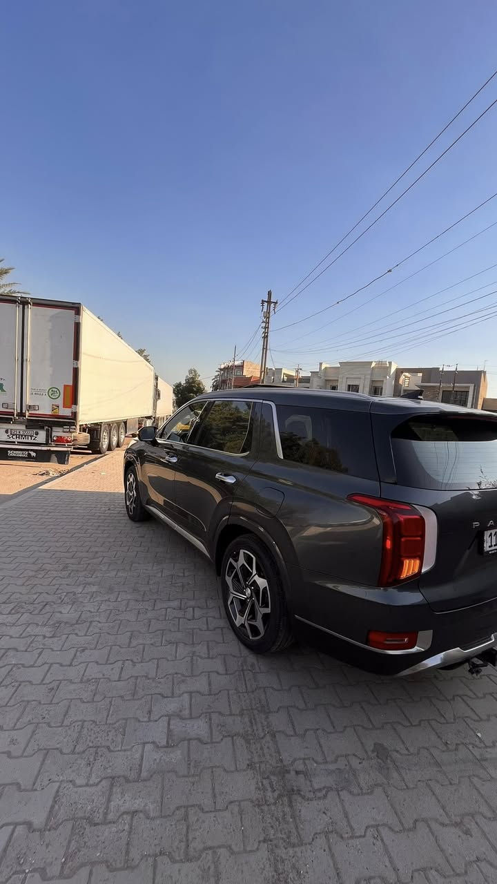 السلام عليكم لبيع حادث بنيد بارد وبل باب بارد وبل عراق صار عندي بارد بل صدوك وبعده ما مصلح صور الحادث موجوده هيونداي باليسيد كاليغرافي 2022 وارد أمريكي

• محرك 6 سلندر سعة 3.8 لتر
• قوة المحرك 291 حصان
• قير أوتوماتيك 8 سرعات
• دبل إلكتروني (أمامي) FWD

المواصفات:
• فتحة سقف بانوراما
• مقاعد جلد نابا فخمة
• تبريد وتدفئة للمقاعد الأمامية والخلفية
• تحكم كهربائي بالمقاعد مع حفظ وضعيات السائق
• شاشة كبيرة للمعلومات والملاحة
• شاشة عدادات ديجيتال
• نظام صوت هارمن كاردون
• شاحن لاسلكي للموبايل
• Apple CarPlay و Android Auto
• كامرة 360 درجة
• كامرة خلفية
• حساسات أمامية وخلفية
• تشغيل بصمة ودخول ذكي
• باب خلفي كهربائي
• مثبت سرعة ذكي
• نظام المحافظة على المسار
• نظام تحذير النقطة العمياء
• نظام فرملة طوارئ أوتوماتيكي
• إنارة LED أمامية وخلفية
• جنوط قياس 20 إنج

مكان السياره بغداد 
***********علي
