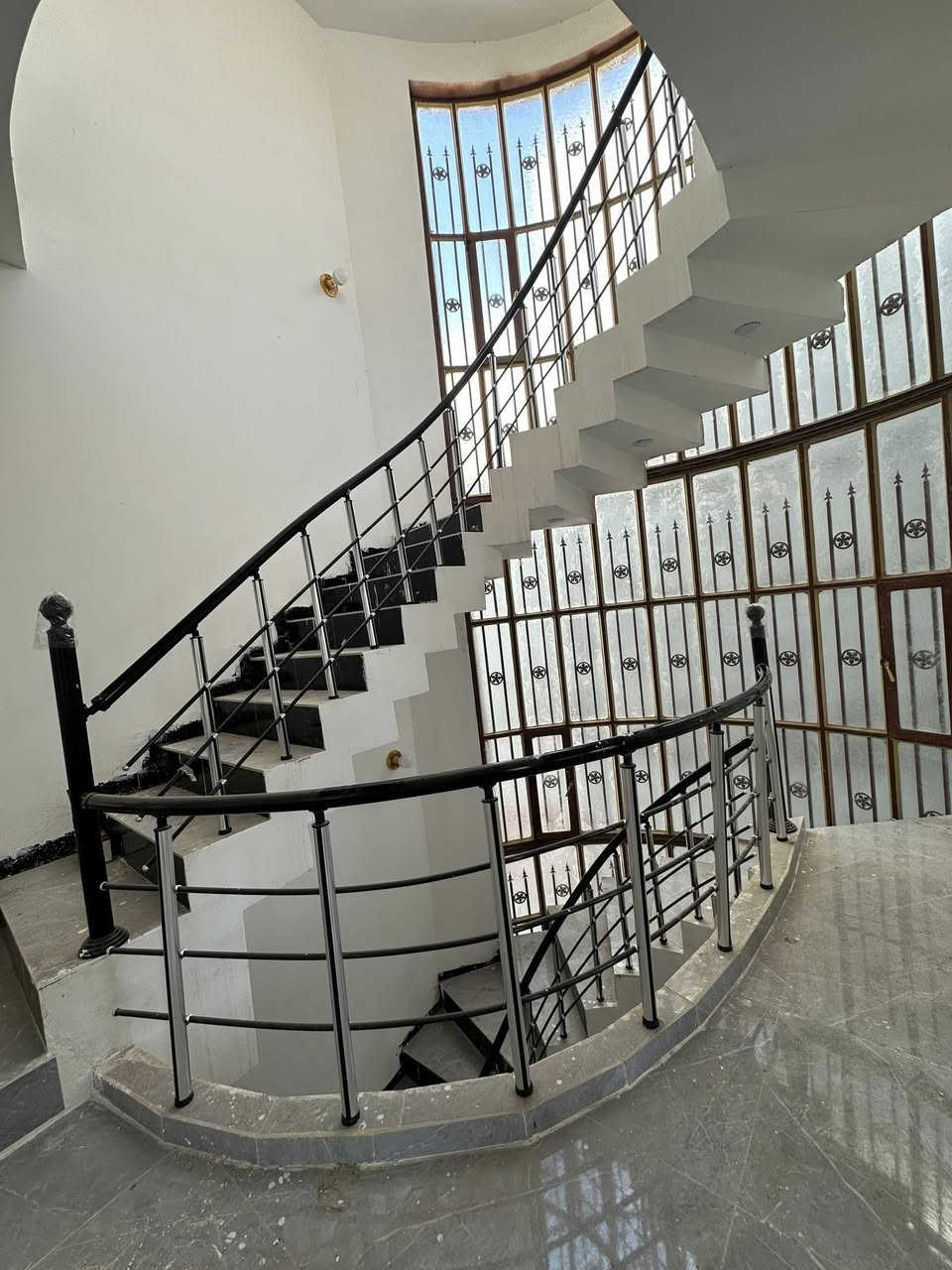 بيت للأيجار كاطون الرحمة شارع الصحفية قرب جامع الاقصى مساحة 240 
الطابق الاول : مكون من غرفة ومطبخ واستقبال وصحيات وكراج 
الطابق الثاني :مكون من 3 غرف وصحيات 
بناء حديث 
للستفسار الاتصال على الرقم ***********
