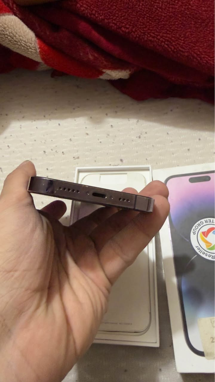 مرحبا حبايب 
عندي ايفون ١٤ برو (ليس البرو ماكس) ذاكرة ٢٥٦ كيكا لون بنفسجي مثل ماموضح بالصور مامبدل ولا قطعة بي بعده بحالة الوكالة ماستر صحة البطارية ٧٤٪؜ الله شاهد الشحن مالته يخبل غراضة كاملة باكيت وواير شاحنه نظيف حيل نموذج M 
رايده ب٦٧٥ الف مكاني بغداد الدورة شارع ٦٠
رقمي *********** متوفر واتس اب واتصال ممتوفر على الماسنجر بغداد, العراق
