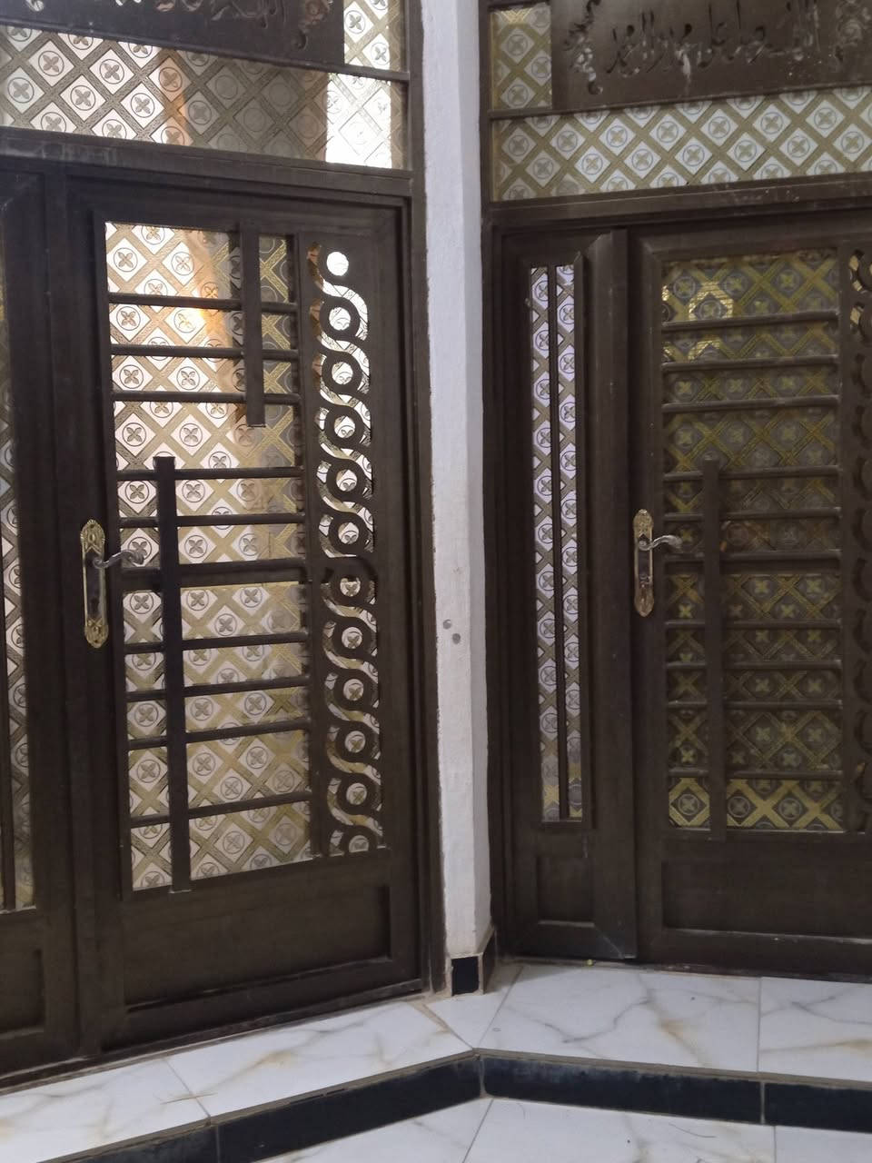 بيت 100طابق ونص للبيع بحي الغدير قرب جامع الحسن مجتبى ***********

