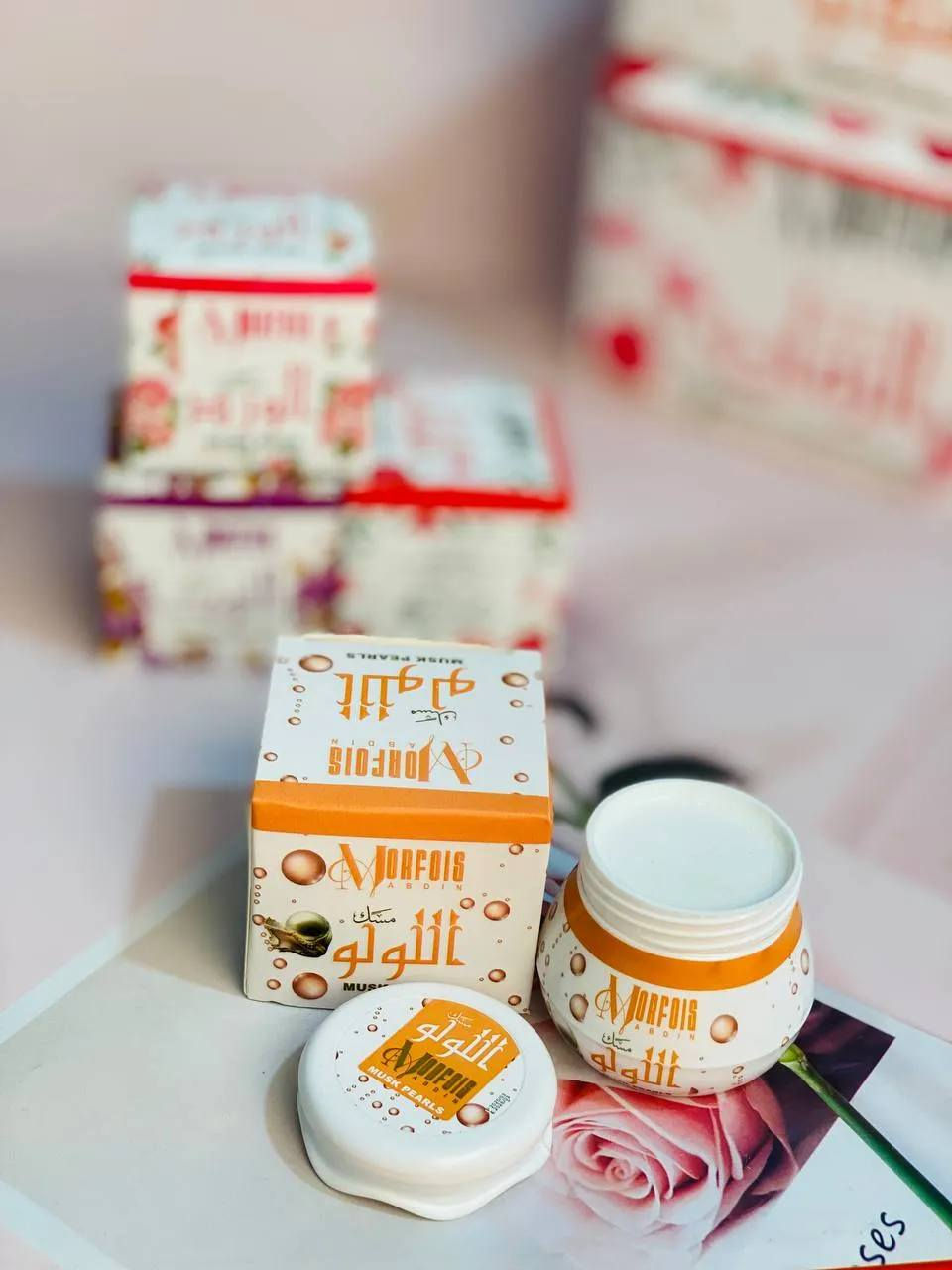 ✨🤍 كريم المسك المعطر 🤍✨
( فانيلا 🍦، التوت 🍓، الورد 🌹، الطهارة 🤍، اللؤلؤ 🐚 )

معطر فاخر للجسم يخلي ريحتج تظل منعشة طول اليوم 😍💫
يساعد على تفتيح المناطق الحساسة ويطي نعومة وترطيب رهيب 💕✨
مقاوم للتعرق ويخلي إحساس النظافة يدوم وياج 👌🔥

ريحاته ناعمة وثابتة تناسب كل الأذواق 🌸🍓
مناسب للاستخدام اليومي ويعطيج ثقة وانتعاش بكل وقت 💋
🇸🇾 انتاج سوري مضمون  
#هاشتاقات_تيك_توك_العرب❤️❤️❤️ #الاصلي💯💯💯


**إذا كنت صاحب هذا الإعلان وتريد حذفه لأي سبب، رجاءا أرسل رسالة إلى الدعم الفني**