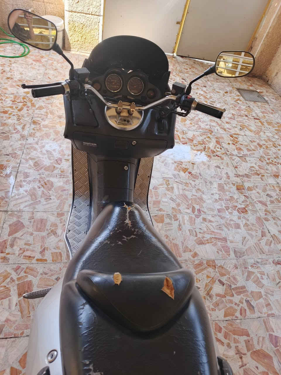 السلام عليكم دراجة فورزة0.6 للبيع دراجة جديدة ما تعبانة مكينة مامفتوحة علة وضع الشركة كهربائيات كلهة شغالة سلف شغال كابريتر 250cc دراجة نضيفة عنوان بغداد الرئاسة مال العبيدي السعر850الف رقم***********واتساب
