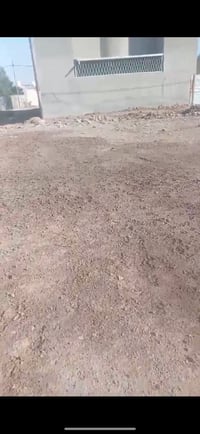 قطعه ارض للبيع مستعجل مساحه 100 متر واجه عشرا ونزالها عشرا كامله مجاري...
