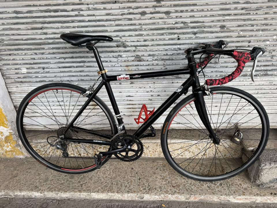 دراجة هوائية رود سباق مال باله 

قياس 28 /c700

المعدن ألمنيوم 

الوزن 9kg

قياس الفريم 50cm

لعابات 2/8

عقرب خلفي كلاريس 

السعر 160 الف دينار 

عنوان المحل موصل أيمن تقاطع شارع كنيسة الساعة 🚴‍♂️🚴

يوجد توصيل 🚚 كافة محافظات العراق 🇮🇶 

☎️***********
