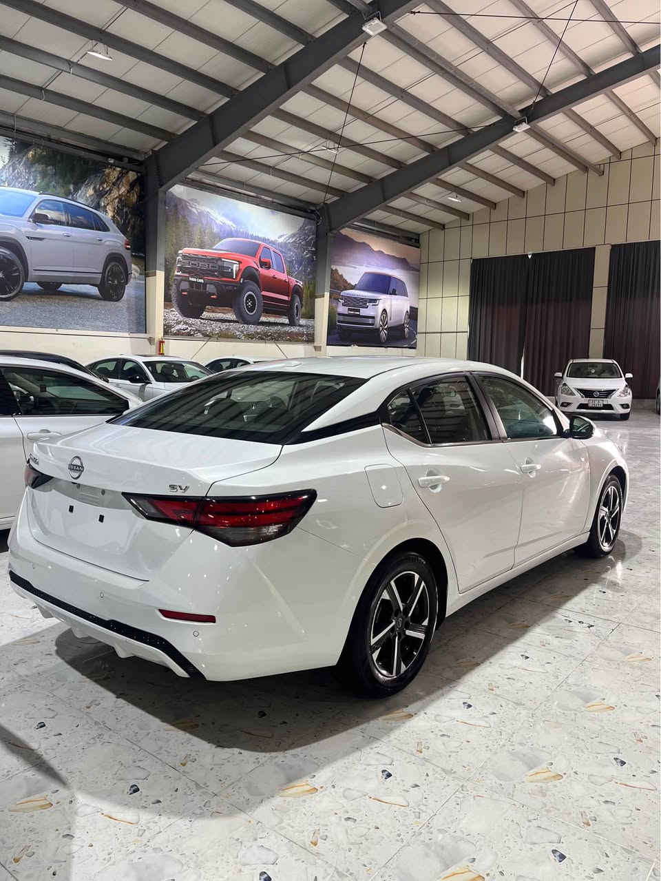 نیسان سینترا  ٢٠٢٤ فول بەس سلایت نیە . ٤٣ هەزار کیلۆمەتر رۆیشتوە.  تەنها ٥ پەنجە بونیت بۆیاخ بئ ناو .  یەک pdr  . نرخی ١٤٢ گەلاو مەجال 
*********** رانية, السليمانية
