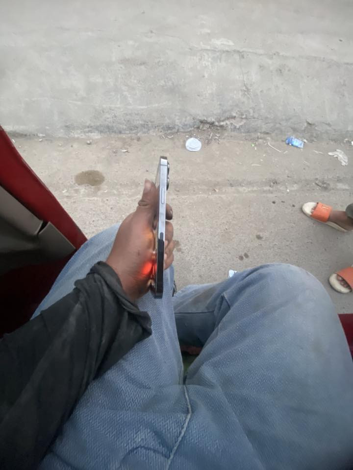 السلام عليكم
متوفر ايفون 13 برو ماكس 
مواصفات . 
وتر بروف 
لون اسود 
ذاكره 256
بطارية 81
فيس ايدي شغال كلشي شغال 
تجي تفحص وتشوف بعينك  برغي ما مفتوح 
المكان بغداد العبيدي شارع 20 

السعر 800 وبي مجال
للتواصل واتساب ‭0771 509 9113‬
