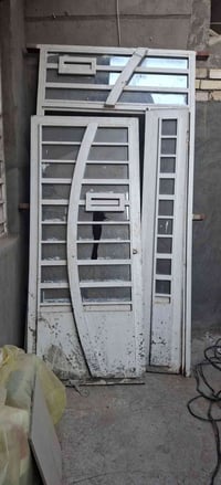 عندي باب حديد عمل تسكام قياس ٢٦٠×١٢٠ سم. السعر ٢٠٠الف مع مجال بسيط.......