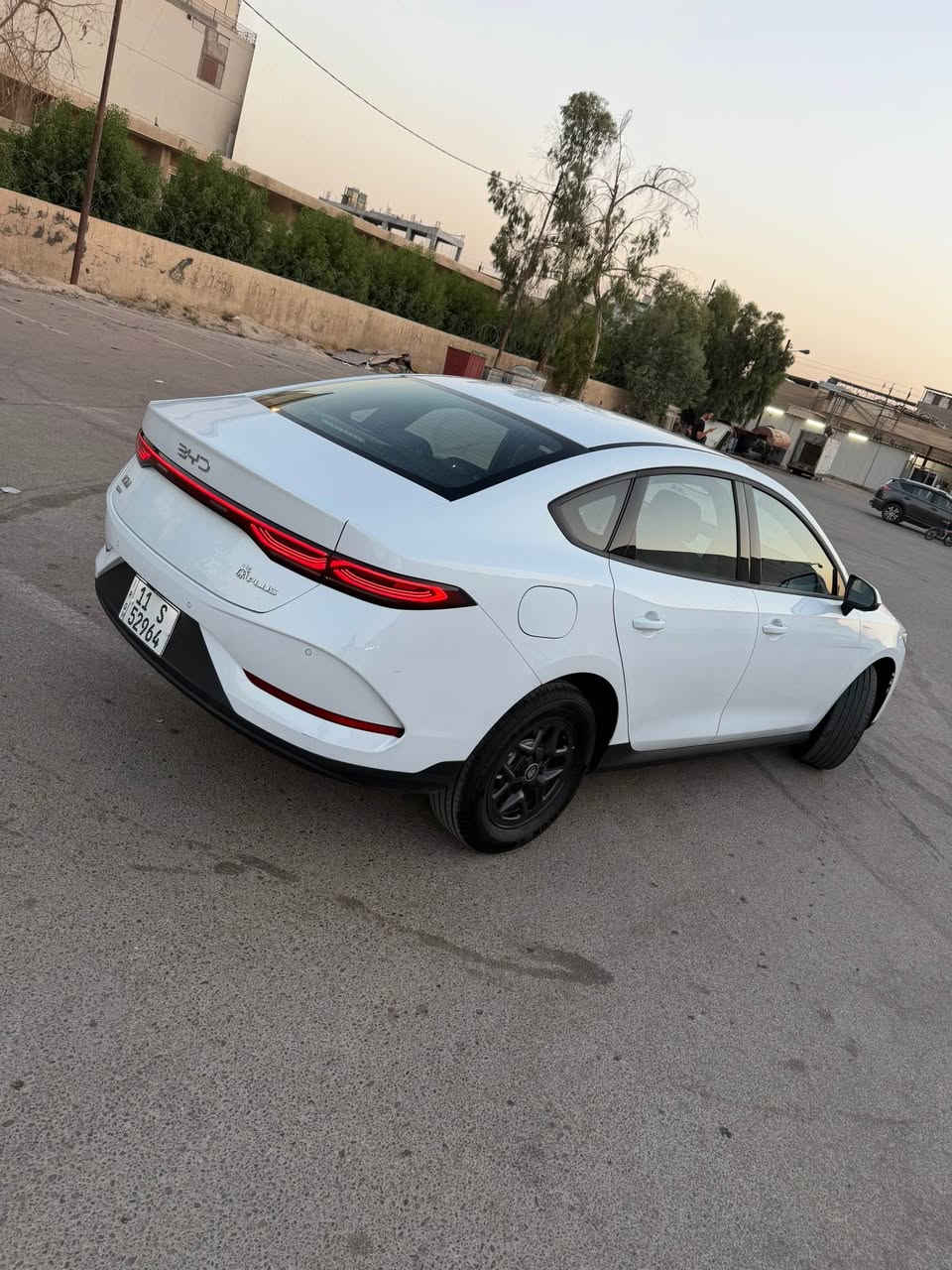 السلام عليكم byd Qin plus 2025 للبيع ماشية 3700 مكفولة كفالة عامة بيه شخطين فقط موضح بلصور رقم بغداد مكان السيارة بغداد العامرية السعر 18800 وبيه مجال بسيط *********** بغداد, العراق

