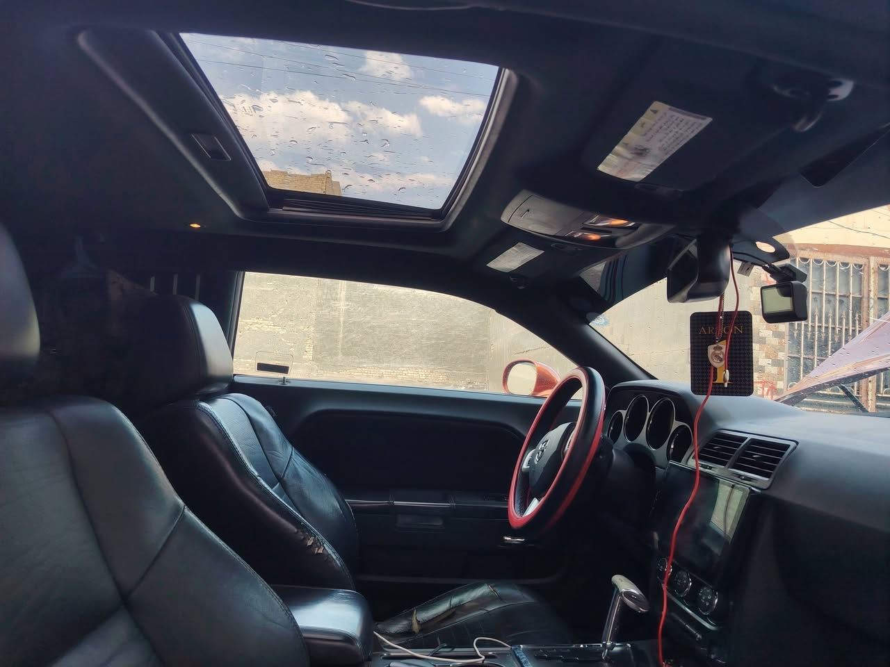 السلام عليكم دوج جالنجر موديل ١١ فول مواصفات فتحه بصمه ابواب بصمت تشغيل بصمه صندوق كامره امامي وخلفيه سيارة تبريد محرك كير اكسل تخم صدر امامي خلفي كله جدد كهرباء بلادي محرك ٣٦٠٠ سياره متصرف عليه دينار صبغ ٣ قطع فقط هزه وسنويه جدد تحويل مباشر بيع او مراوس حسب القناعه للاستفسار ***********
