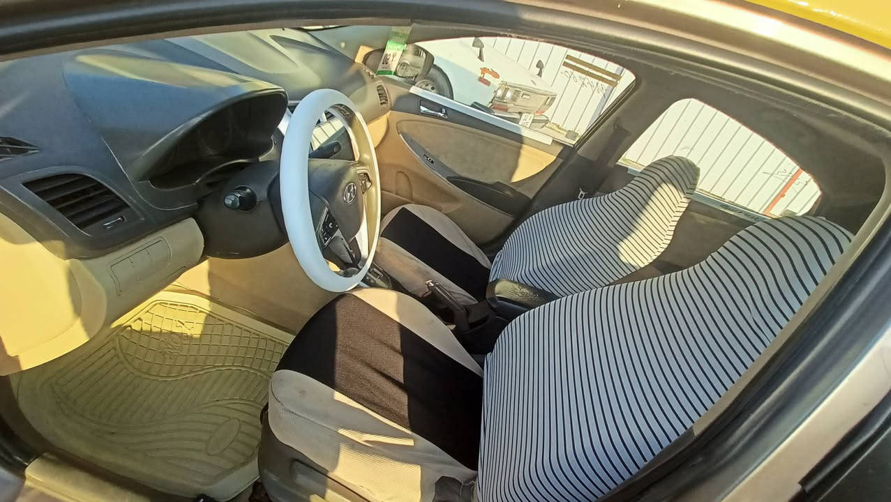 السلام عليكم هيونداي اكسنت 2013 رقم جديد محرك گير شرط سياره  طخم جديد سياره جديده ماعليها حجي شرط التحويل السعر 100 ورقه وبيها مجال المراجعة مكتب الصادق فرع محطة التاميم قبل النزول المعارض مقابل معرض عالم السيارات اتصال ***********//***********
