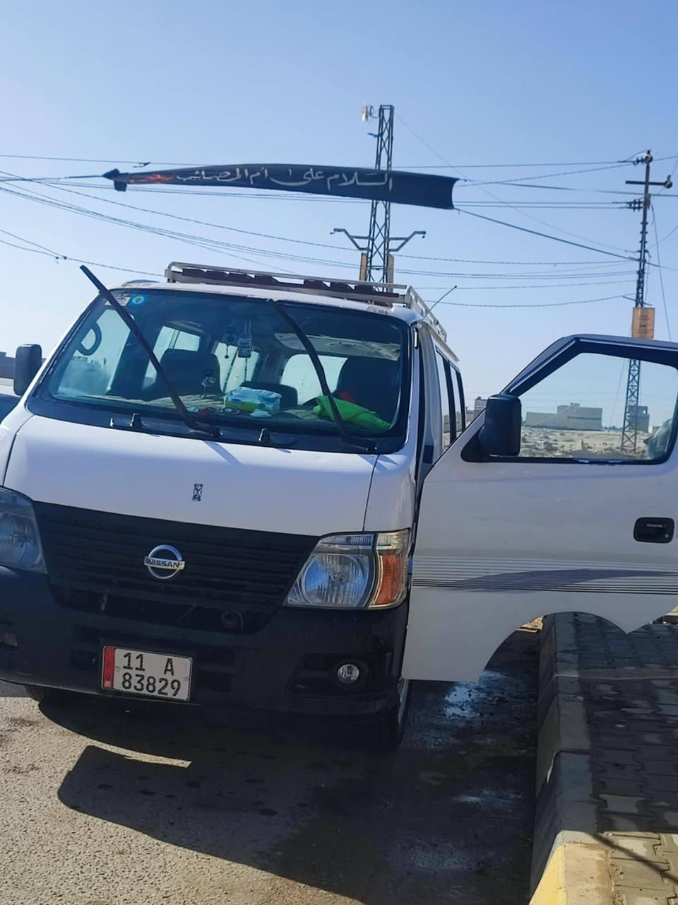 هاذا سياره نيسان للبيع السعر 135 كربلاء باب كهربائي دوشمه جديده ونظيفه السياره الرقم ***********
