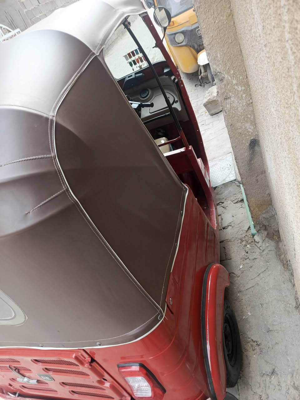 سلام عليكم تكتك للبيع موديل  اصولي مكان بغداد فلكت حي النصر ***********
