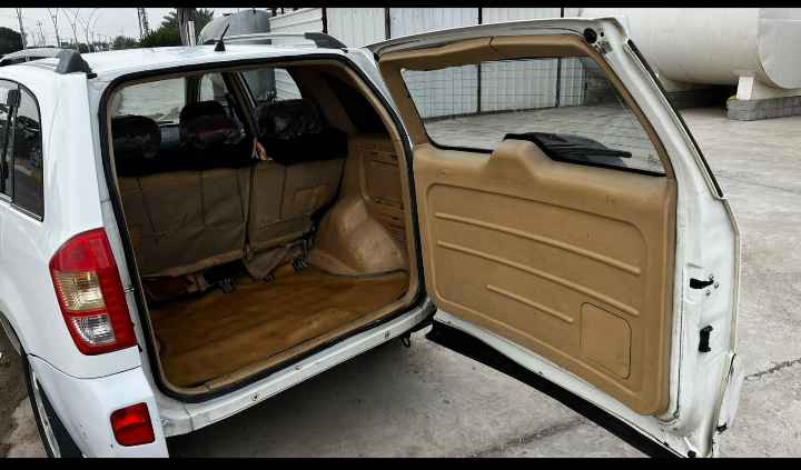 سيارة تيگو نظيفه للبيع 13 فقط صبغ چاملغ امامي اثر ضربه صغيره السعر 58 وبيه مجال للتواصل *********** بغداد, العراق
