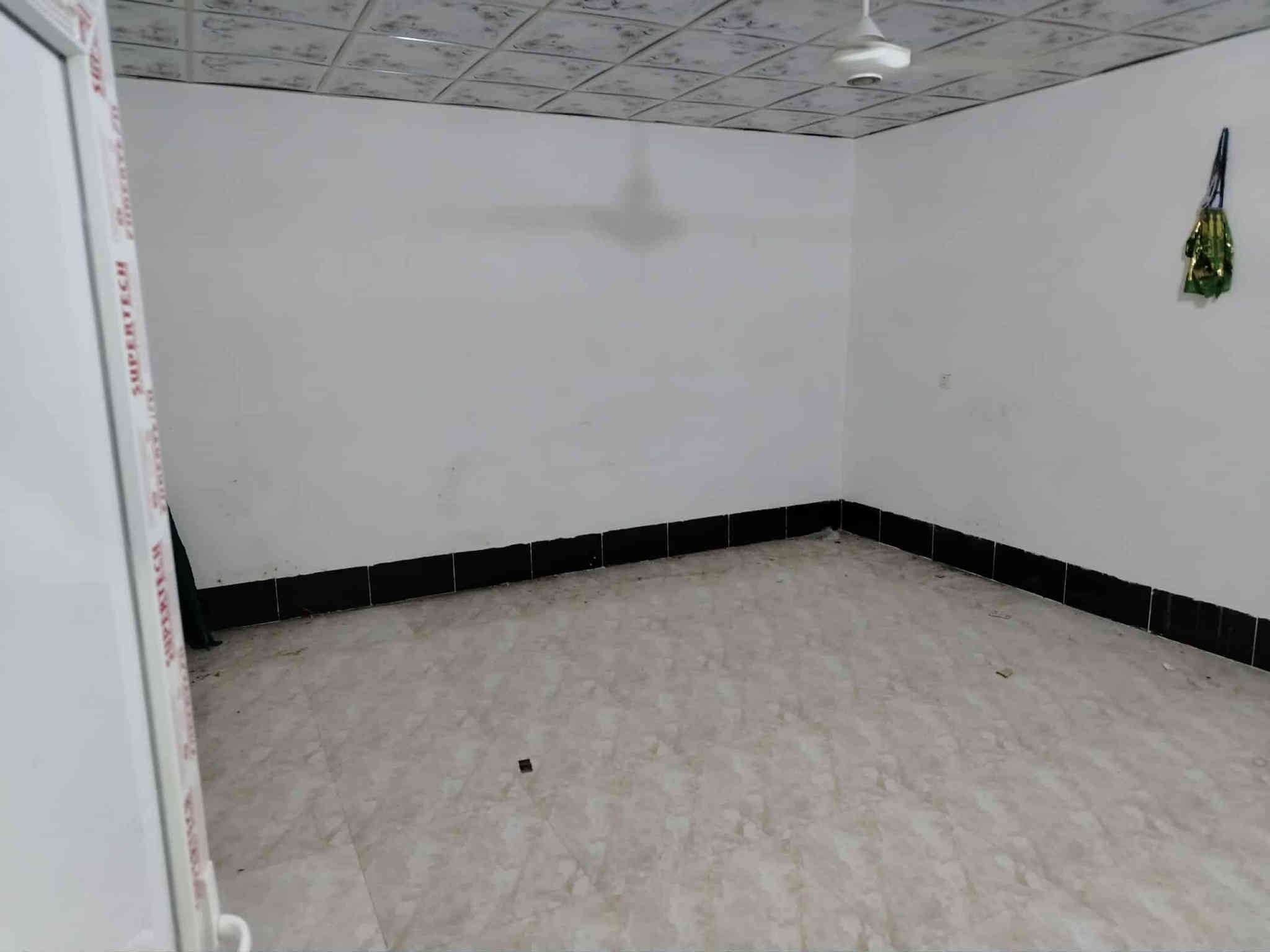 لام عليكم بيت في بختياري شاؤع البانزين خانه
كدام البيت تبليط مساحه 100متر بيت جديد بناء سعر17وبي مجال سفسار كتر الرقم***********
