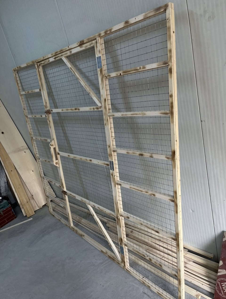 السلام عليكم 🫡 
🔨متوفر برج شغل درجة اولى
🔨ينفتح وينشد براغي
🔨عرض122/ارتفاع160/نزال80
سـ95 الف 💸 
💸ومتوفر واجهية
🔨عرض مترين/ارتفاع180
سـ45 الف
🔨عنواني حي اور قرب حسينية المصطفى 🕌 
🔨يوجد توصيل 🚚 داخل بغداد


**إذا كنت صاحب هذا الإعلان وتريد حذفه لأي سبب، رجاءا أرسل رسالة إلى الدعم الفني**