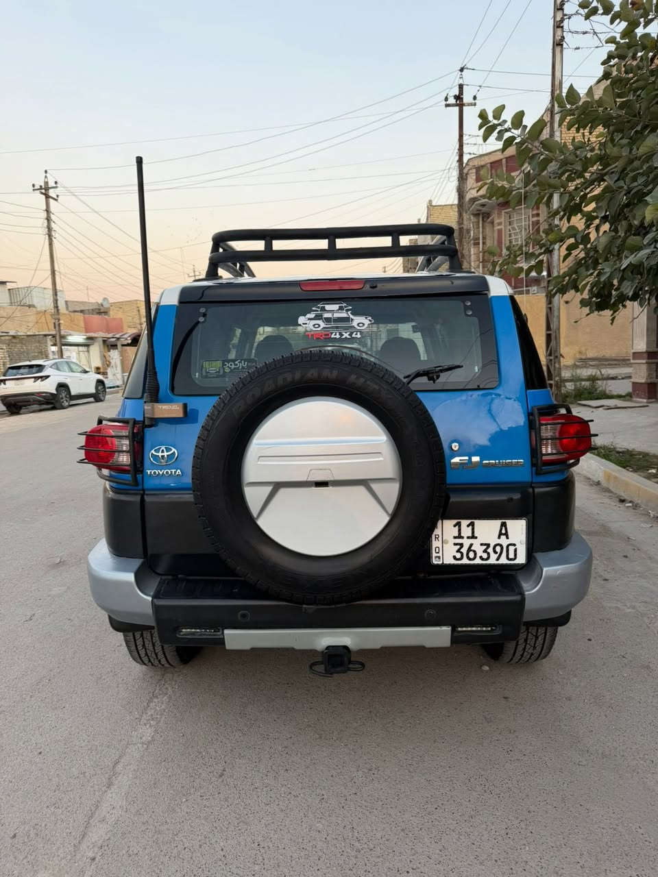 أف جي كروزر للبيع موديل ٢٠٠٧  وارد أمريكي محرك ٤٠٠٠ آلاف سيارة نظيفه وجاهزه محرك كير تبريد ثلج تخم تاير جديد صدر جديد كل نقص مابيها وين مايعجبك اطلع بيها سيارة بيها أربع قطع صبغ حادثها مال امريكا بنيد فقط بدون دواخل وهنا صار بيها صبغ بدون دواخل رقم بغداد مشروع وطني سعرها ١٢٠ ورقه و مكان السيارة بغداد البلديات ***********
