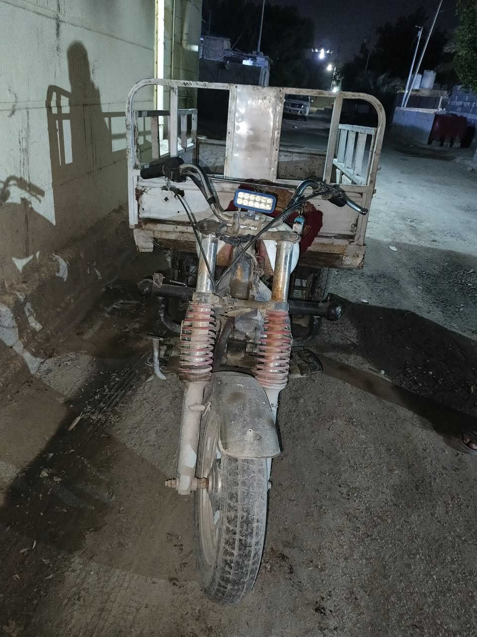 سلام عليكم شباب ستوته للبيع امتي ار ادوات مكينه و شاصي نضيفات بكان بصره خور الزبير سعر 450 رقم ***********
