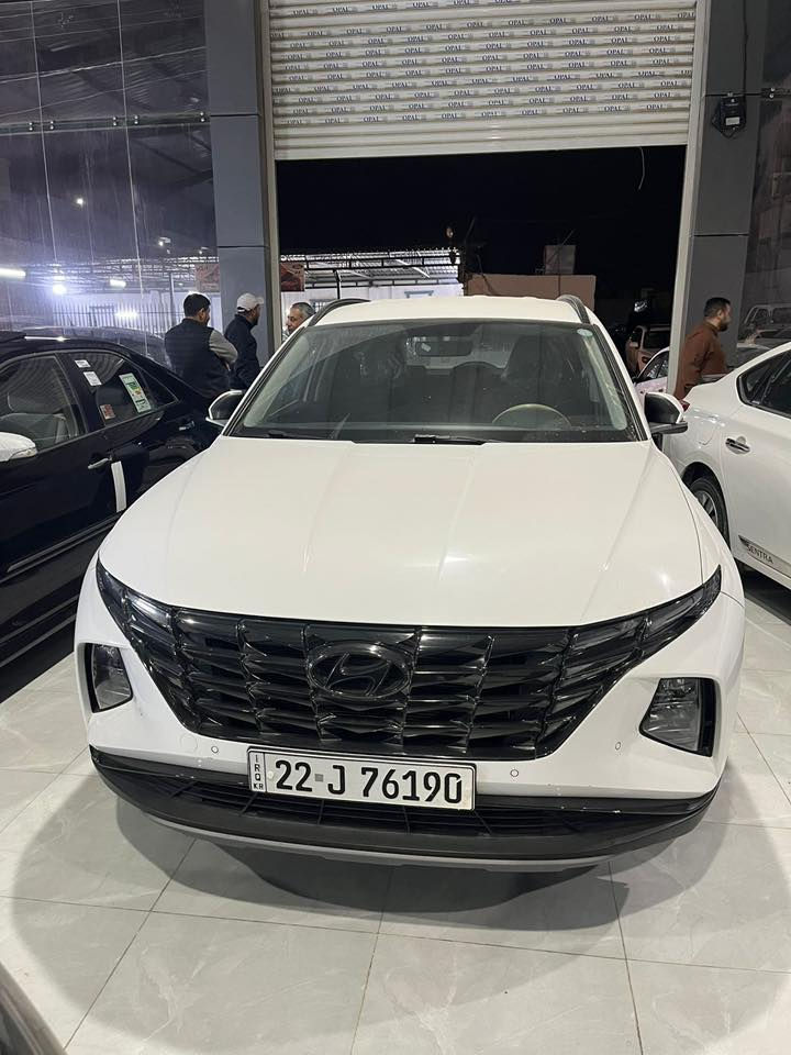 السلام وعليكم للبيع هوندا توكسان
موديل 2023 سيارة جديدة شركه 
فول مواصفات ماشية 62الف بيها شخط براس البنيد على كد كرت رقم اربيل شرط التحويل مكان السيارة تكريت السعر 205$وبيها مجال قليل للاستفسار اتصل 
هـ***********
