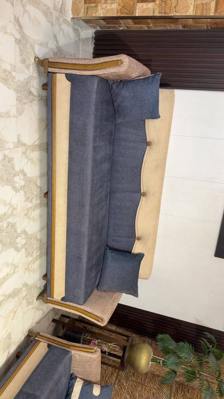 طقم كنب sofa bed 🛋️ (( 8 مقاعد ))💺
modern ✅ بمواصفات عالية جداً 💯

📍مكون من ثلاثيه 🛋️ عدد 2 و مفرده 💺عدد 2 🤍

📍نظام جكات للثلاثيات لتصبح كل قطعه عباره عن تخت 🛌 

📍 داخل كل قطعه Box 📦 للتخزين بتقسيمه عمليه جداً ✅

📍 مقاعد دانلوب "مريح جدا" 🤍

📍 أستخدام بسيط جداً " لا يُذكر " بوضع الجديد ✨

 .


**إذا كنت صاحب هذا الإعلان وتريد حذفه لأي سبب، رجاءا أرسل رسالة إلى الدعم الفني**