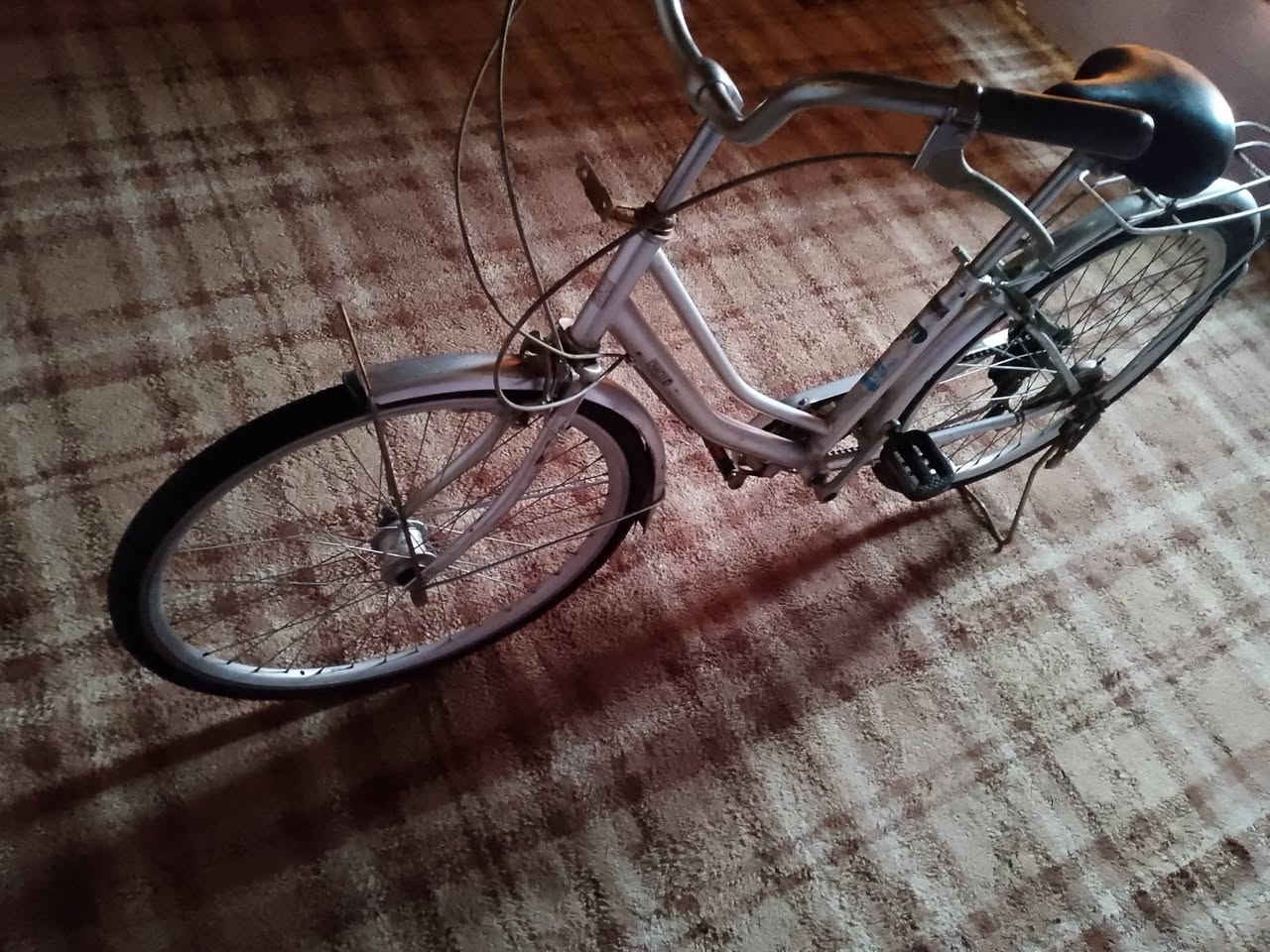 السلام عليكم بوسكلي للبيع حجم 26 جديد وضع شركه كلو شغال تواير كبس ويالتو عدله عين سحريه شغاله تبديلات شغاله السعر خاص ( بتفليسه مال مستعجل)#دائمن #وافقو


**إذا كنت صاحب هذا الإعلان وتريد حذفه لأي سبب، رجاءا أرسل رسالة إلى الدعم الفني**