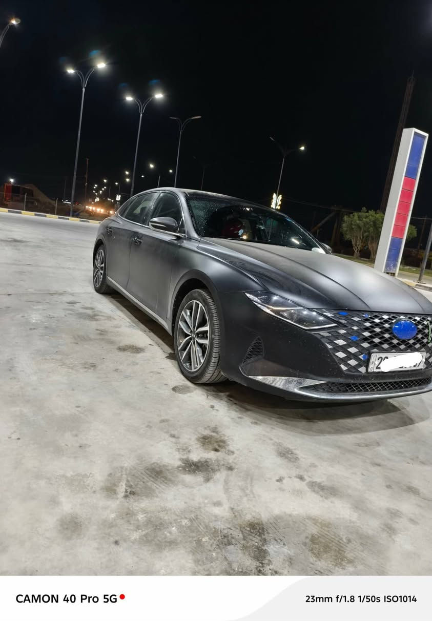 ازيرا... موديل 23
غاز بلاد
مواصفات رادارات جانبيه 
حساس وكامره خلفيه وتوقف ذاتي عند لرجوع للخلف وكذالك توقف امامي ذاتي 
داخل اوف وايت 
تبريد تدفئه لكشنات الاماميه 
شاشه كبير متصل 
محرك v6
مغلفها فابلون من البچم للبچم اسود طافي. 
بيها 4 قطع من كوريا
تفاصيل اكثر اتصل
***********
