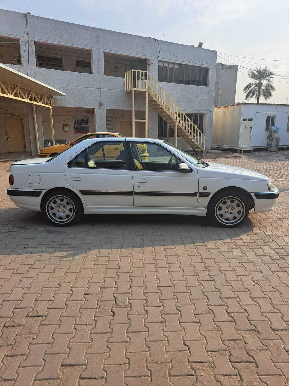 السلام عليكم للبيع بيجو بارص موديل  ٢٠١٨ السنوية الى ٢٩.     محرك محور  بيجو فرنسي حاوية  ٢٢٠٠ رياضي   تبريد شغال حدادية امامي خلفي  شغل جديد  سيارة خير من الله السعر٦٥ ورقة.  العنوان بغداد حي الجوادين للستفسار على الهاتف او الواتس اب   ***********
