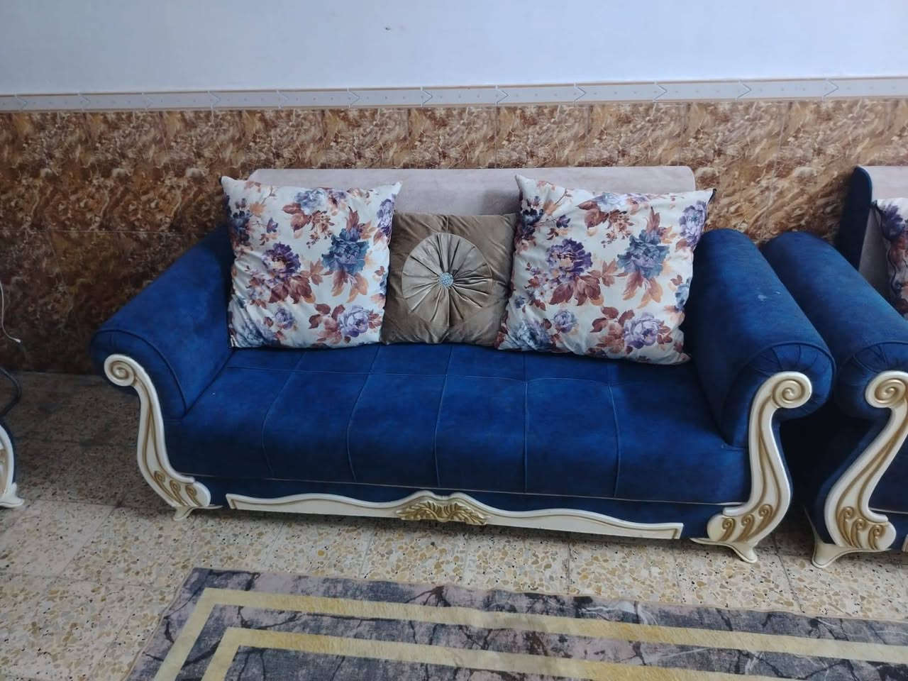 تخم قنفات عشرة مقاعد نظيف جدا قماش ووتربروف نظام مندر الظهر مع ثلاث طبلات السعر، 275الف للاستفسار الاتصال واتساب ه
***********
