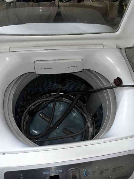 غسالة سامسونج أوتوماتيكية فتحة علوية اصلي 12 كيلو 
استعمال نظيف وشغالة 100٪ بدون أي مشاكل.

تغسل كلشي ومناسبة للعائلة، بيها 5 مستويات ماء وتقدرين تختارين الحرارة حسب الحاجة:

‏• Hot غسيل ساخن

‏• Cold غسيل بارد

‏• Air Turbo تنشيف هواء إضافي

بيها كل برامج الغسيل الضرورية:

‏• Fuzzy غسيل ذكي

‏• Quick سريع

‏• Delicate ملابس رقيقة

‏• Blanket بطانية

‏• Jeans جينز

‏• Eco Tub Clean تنظيف الحو

وعليها أزرار كاملة:

‏• Wash غسيل

‏• Rinse شطف

‏• Spin دوران

‏• Water Level مستوى الماء

‏• Temp/Option اختيار درجة الحرارة

• زر Power تشغيل

• زر Start/Pause تشغيل/توقف

غسالة قوية، عملية

للراغبين السعر 180 وبية مجال ***********
بغداد الحرية
