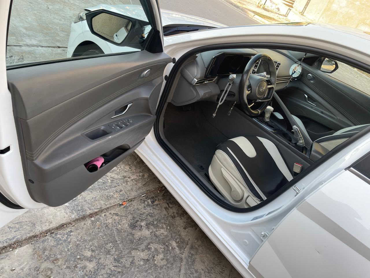 السلام عليكم للبيع
سياره الانترا خليجي موديل 2023

فول مواصفات

بصمه تشغيل وابواب 

تشغيل عن بعد 

حساسات اماميه خلفيه 

مكينه 2000 دوش

كامره دواره 

سلايت روف 

تحكمات استيرن

تدفه تبريد على حاله الشركه 

كير ومكينه سليمات وخير من الله 

مكفولات كفاله عامه من الصبغ بس خشم الجاملغ اليسرى 

شويه بارد ونكدتين بلباب اليمين على يدي السياره رقم الانكليزي 

الجديد 

بسمي تحويل ثاني يوم 

ماشيه /155 الف

المكان / بغداد  

السعر /175$ وبيها مجال

للأستفسار/***********
