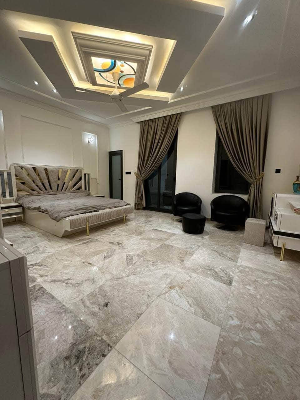 دار (vip)للبيع مساحه 180م بناء حديث فول درجه اولى الواجهــة 6.6م النزال 30م يحتوي على 4 غرفه نوم كبيرة مع باقي الخدمات .

(علماً ان الدار يباع مع الأثاث)

📍العنوان: حي البنوك خلف أسواق الفتلاوي موقع ممتاز جداً شارع نافذ عرضه 15م علماً لايوجد دور سكنيه امام الدار.

(سند مستقل)

للأستفسار اكثر مراجعة مكتب القمه للوساطة العقارية شارع الكنيسة او الاتصال على الأرقام التاليه:
*********** متوفر واتس اب
