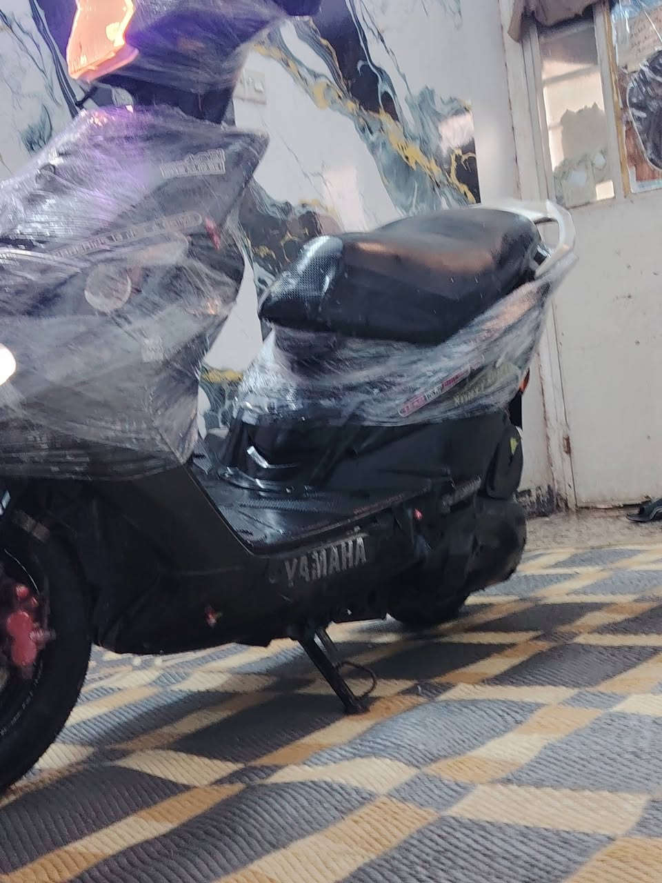 السلام عليكم 
دراجه ماكس مضلع حديث 2013مديل 
دراجه شغالة سلف وكهرابيات شغالة دبلا امامي وخلي شغلات شلعه ومعد دراجه نوزل دراجه قفل صندوق قفل اسكيرن قفل اكسل مكينه ما مفكوحه السعر 450 مكاني جميله الثانيه 
الرقم ***********
