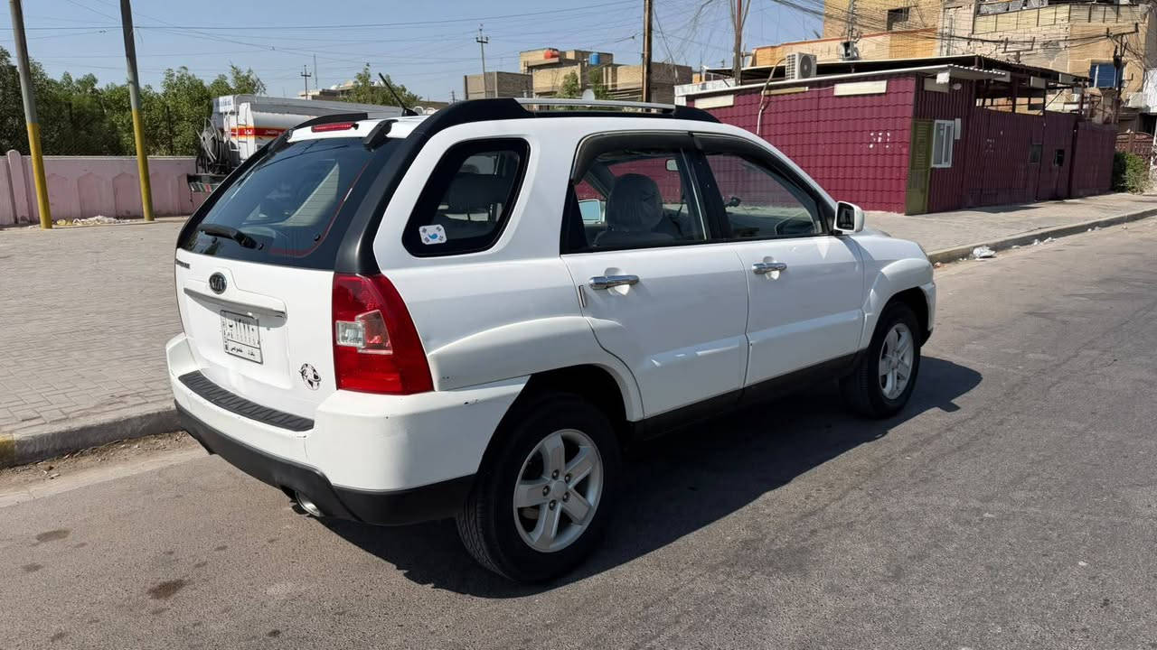 السلام عليكم...
سبورتج 2009 خليجي للبيع مكفولة كلهه عدا الدعاميات من الصبغ والبارد بيهه رصعه بالباب الخلفية بس فتحه داخل صحراوي 4 دسك اني شادلهه شاشه وكامره ماشية (110)الف كيلو متر السعر ب(118) ورقة مكاني بغداد الشعب (***********)
