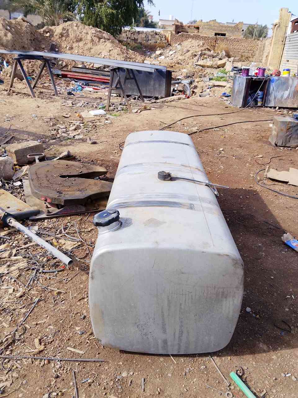 تانكي للبيع 750لتر هوه وقواعده 3 كامل للبيع الاتصال ***********
