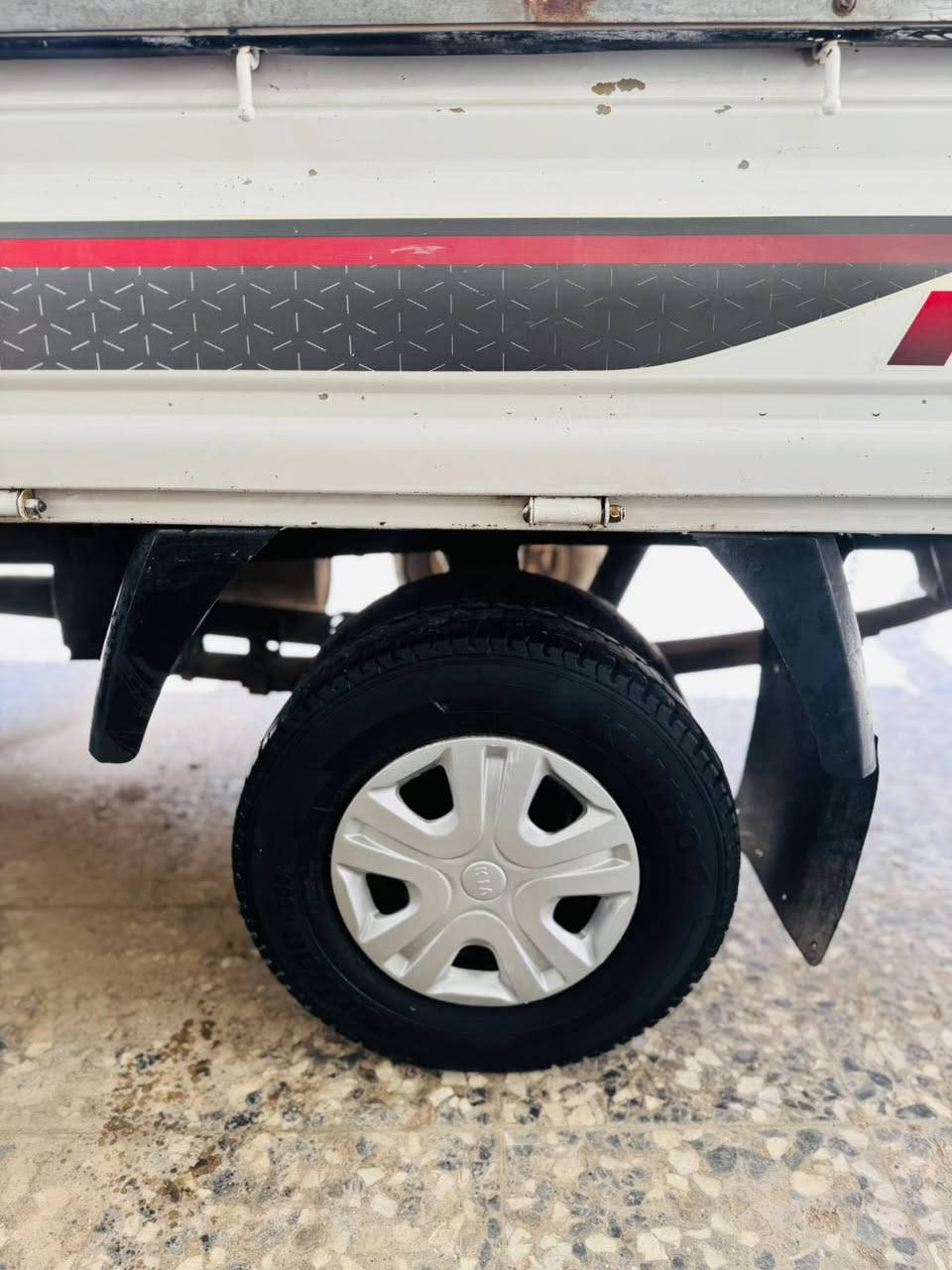 السلام عليكم للبيع كيا 2700 مديل 2013 مكفوله جاهزه وخيرمن الله سنويه جديده ورقم جديد قبل شهر بدلتهن رقم أنبار شاصي مكفول سياره جديده تخم تاير السعر 100 $ هاتف *********** العنوان بغداد الغزاليه تحويل وين ميعجبك رقم مميز
