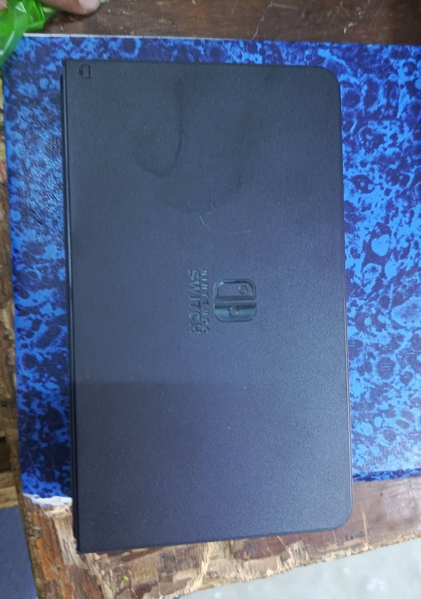 السلام عليكم ورحمه الله وبركاته مجموعة غراض جهاز نتيندو للبيع كلهن اصليات مال جهاز غير مستخدمات ما عدا يده JC 200 مو اصليه للتواصل *********** عنواني بغداد
