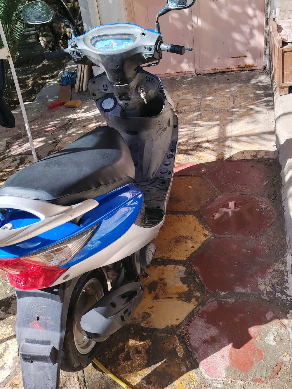 دراجه كامكو v2 موديل 2014 نوزل صاربه ١٠ ايام ماخذه حاويه مكاني ابو صخير سعره ٨٢٥٠٠٠ وبيه مجال بسيط