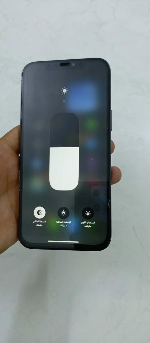 ايفون ١٢برو ماكس ذاكرة ١٢٨
امبدل بطاريه وشاشه اصليات بطاريه ١٠٠ نوعيه كلش زينه 

ولشاشه القديمه موجوده طلع بيها خط اخضر وبدلتها  كامراته كلهن شغالات  

سعره ٢٧٠ وبي مجال قليل مكاني بغداد  ***********

