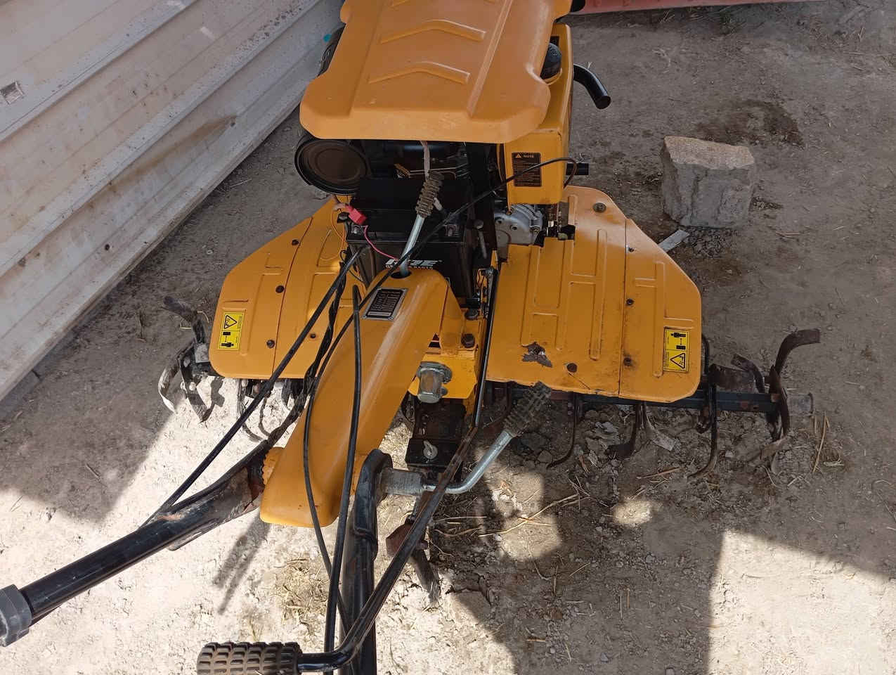 السلام عليكم ورحمه الله وبركاته عندي كاروبة ١٢ حصان كاز مستعملة قليل جدا السعر ٨٠٠ ألف المكان البصرة قضاء المدينة تلفون *********** وهاي صورها
