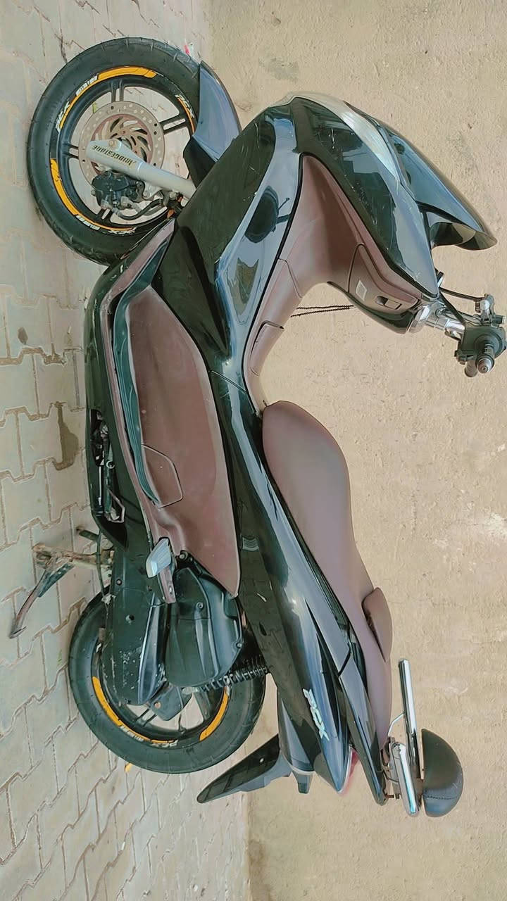 السلام عليكم للبيع
الدراجه pcx
المكينه 125
السعر خاص 
الرقم ***********
