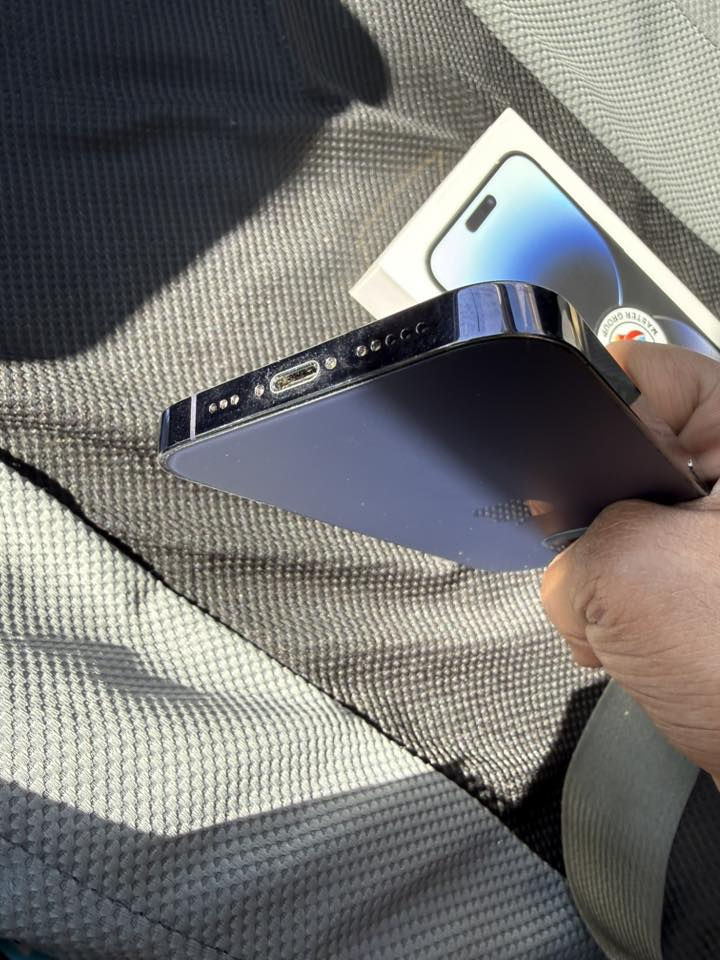 ايفون 14برو ذاكره 256 نضيف مبدل بطاريه اصليه وكاله البيع او مراوس السعر 550 بي مجال بسيط العنوان بغداد ***********
