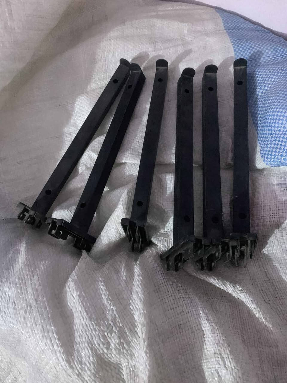 السلام عليكم ..
متوفر 75 ذراع 6 خرز نظيف جدا القطعه 900 دينار 
حمال رف نزال 25 سم 10 قطع سعر القطعه 500 دينار
بوري شخاط 12 قطعه سعر القطعه 3.5 
مليكانات اطفال عدد 3 سعر القطعه 20 الف
ستاند ديكور سعره 30 الف
مكاني بغداد توصيل محافظات ماعندي 
للتواصل خاص او واتساب ***********
