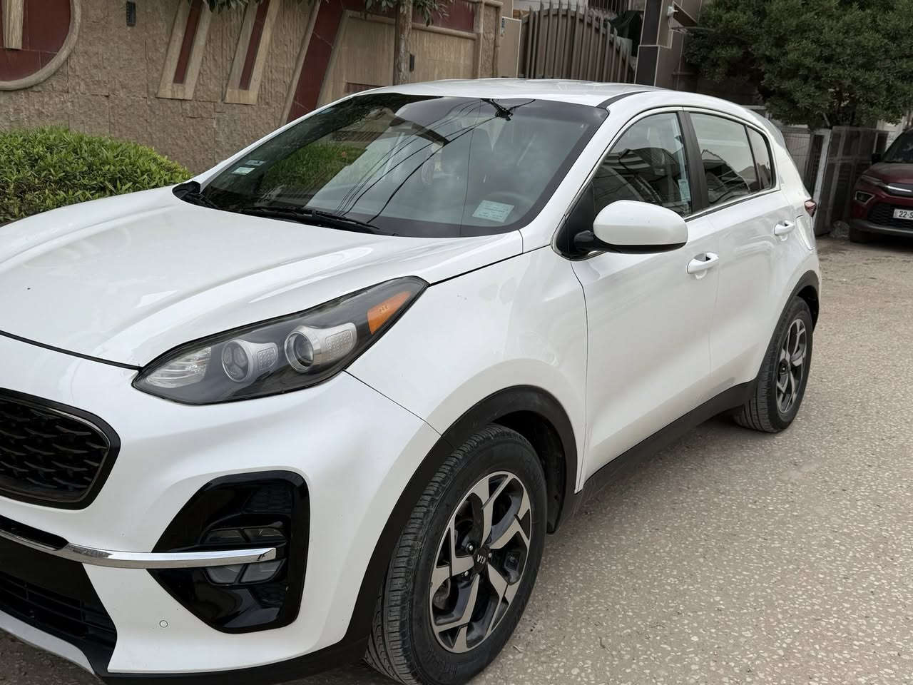 السلام عليكم سبورتج موديل 2022 رقم بغداد بسمي وارد أمريكي سياره جديده ضرر مبدل جاملغ نفس لون بدون صبغ سياره مكفوله من دواخل بجم كبس رقم بغداد بسمي مواصفات سياره شاشه جبيره ويل كب تحكم ستيرن بصمه ماشيا 63محرك 2500  مكان سياره بابل حله سعر اتصال أو واتساب ***********
