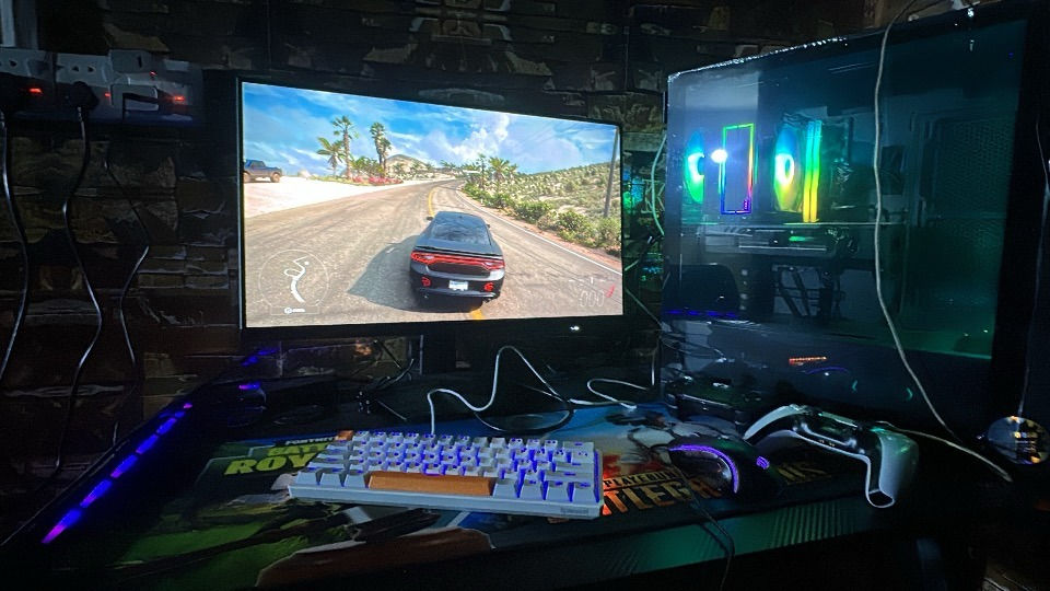 السلام عليكم تجميعة للبيع جديدة بمعنة الكلمة كلش صارلي شهرين من ماخذهة واريد ابيعهة 
مواصفات مرتبة 
الكيس MASTER X II
معالج i5 13400F
كارت الشاشة RX7700XT 12GB
مذربورد B760 M_E
التخزين 1TB M.2
باور سبلاي 650 BRONZE 
التبريد KA 400
شاشة MSI 180هيرتز
كيبورد ريد راكون
ماوس ريد راكون
كرسي ريد راكون
ووياهة ميز كيمنك
ووياهة ماوس باد
تجميعة مانلة جيب وشد 

بس نقصهة رامات العدي تطلع بيهن شاشة زركة يعني عطلانات 
تجميعة حديدة بمعنة الكلمة

سعرهة 1850 مليون و٨٥٠
مكاني ميسان مغربة
***********
