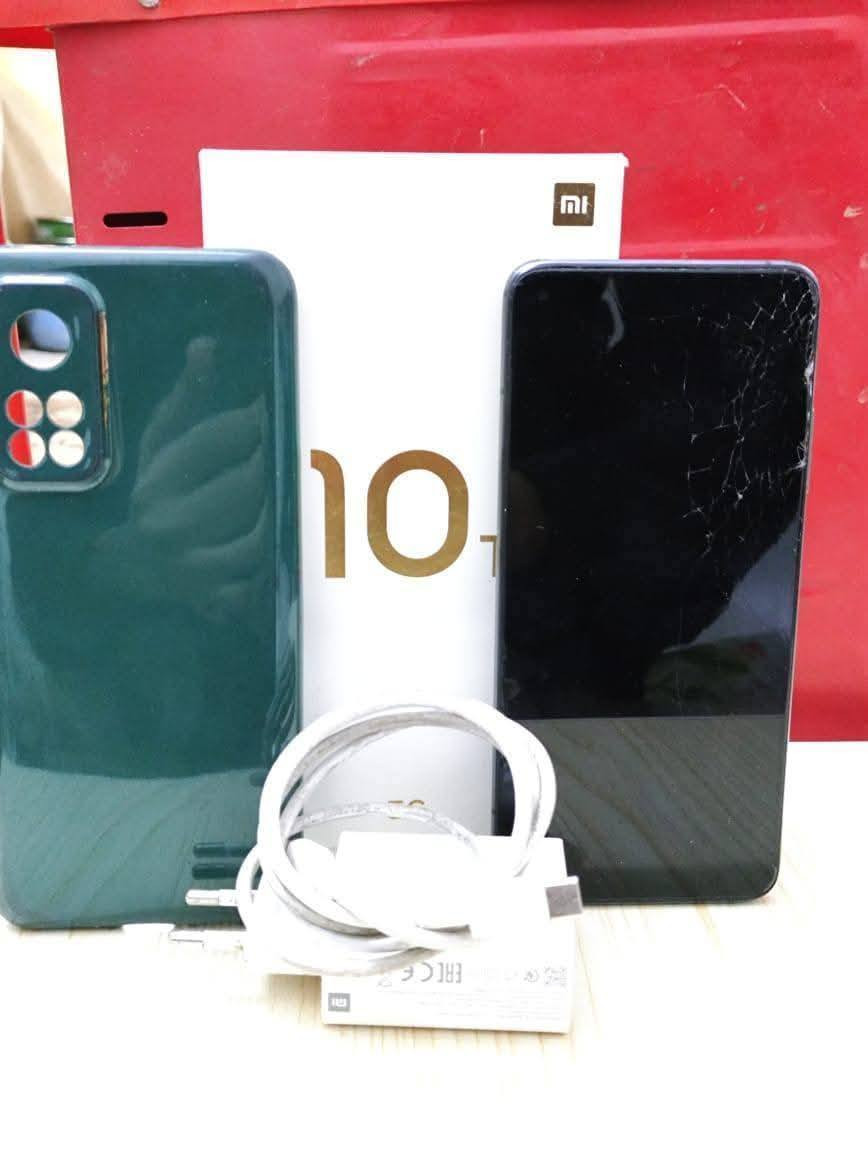 شاومي 10t Pro 

الشاشة: ‎6.67  دقة ‎1080×2400 بكسل، معدل تحديث 144Hz (يعني الحركة سلسة جداً) 

المعالج: ‎Qualcomm Snapdragon 865 

الذاكرة نسخة 8 جيجابايت رام + 128 . 

الكاميرا الخلفية: ثلاث عدسات — الأساسية 108 ميجابكسل 

الكاميرا الأمامية: 20 ميجابكسل. 

البطارية: بيبي يي5000 mAh، مع شحن سريع  33 واط. 

بي فطر بالشاشة مأماثر ع اللمس بس مرات يشمر 

ب125 الف مكاني بغداد


**إذا كنت صاحب هذا الإعلان وتريد حذفه لأي سبب، رجاءا أرسل رسالة إلى الدعم الفني**