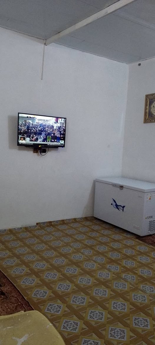 السلام عليكم دار للبيع النعمانيه بالمتنبي طابو زراعي سند ٢٥ سقف سندويس المساحه ١٨٠ للاستفسار ***********
