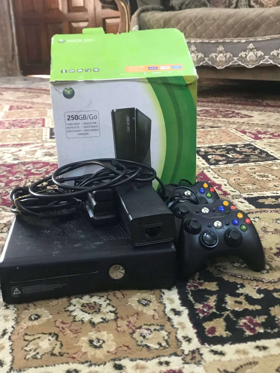 السلام عليكم 
عندي Xbox ‭‭360‬‬
ويا الكرتونه
ويدات ٣
شاحنا مال بطاريه
وبي اكثر من ‭‭100‬‬لعب
ومابي ولا عطل
اللعاب الي ويا
HITMAN 
ASSASSIN'S CREED
Blur
Red Dead
GTA 5 
GTA SANDREAS
FIFA19_18
PES18_16_13
كراش
CALlof DUTY 
Minecraft
السعر 160وبي مجال


**إذا كنت صاحب هذا الإعلان وتريد حذفه لأي سبب، رجاءا أرسل رسالة إلى الدعم الفني**