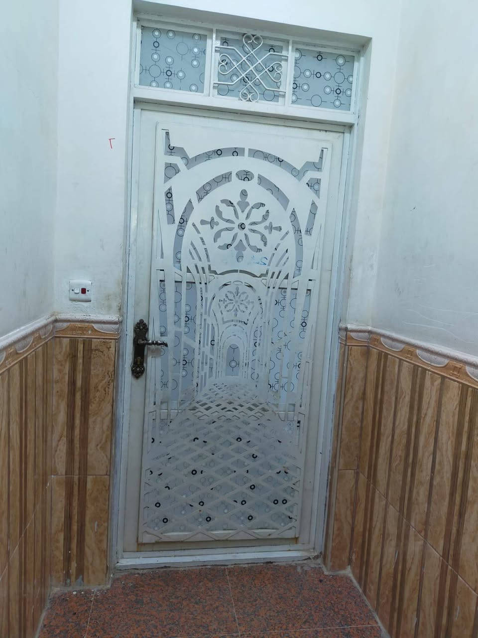 شقه اللايجار طابق ثاني شارع ١٠٠ مجاور مجمع ام عمار للجمله حي الزيتون مقابل مطعم هيوا الشقة ركن على الشارع غرفتين وصاله ومنافع للاستفسار الاتصال على الرقم ‏‪***********‬‏
