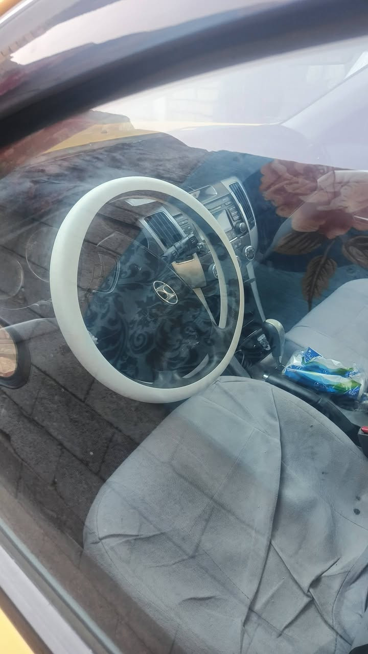 السلام عليكم سوناتا 9 امريكيه ومكينه وحداديه وتحويل مباشر ورقم بغداد ومكان بغداد *********** والسعر 95 سياره حلوه مال جناي
