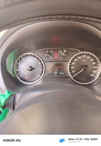 مرحبا للبيع سنترا  موديل ٢٠٢٤ بعدها بحالها الوكاله ماشيه ١٠ تبريد قطعت...