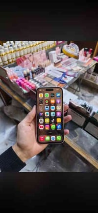 آيفون 15عادي كامرتين لون وردي أريد أبيع لان محتاج تك سيم ذاكره 128بطار...